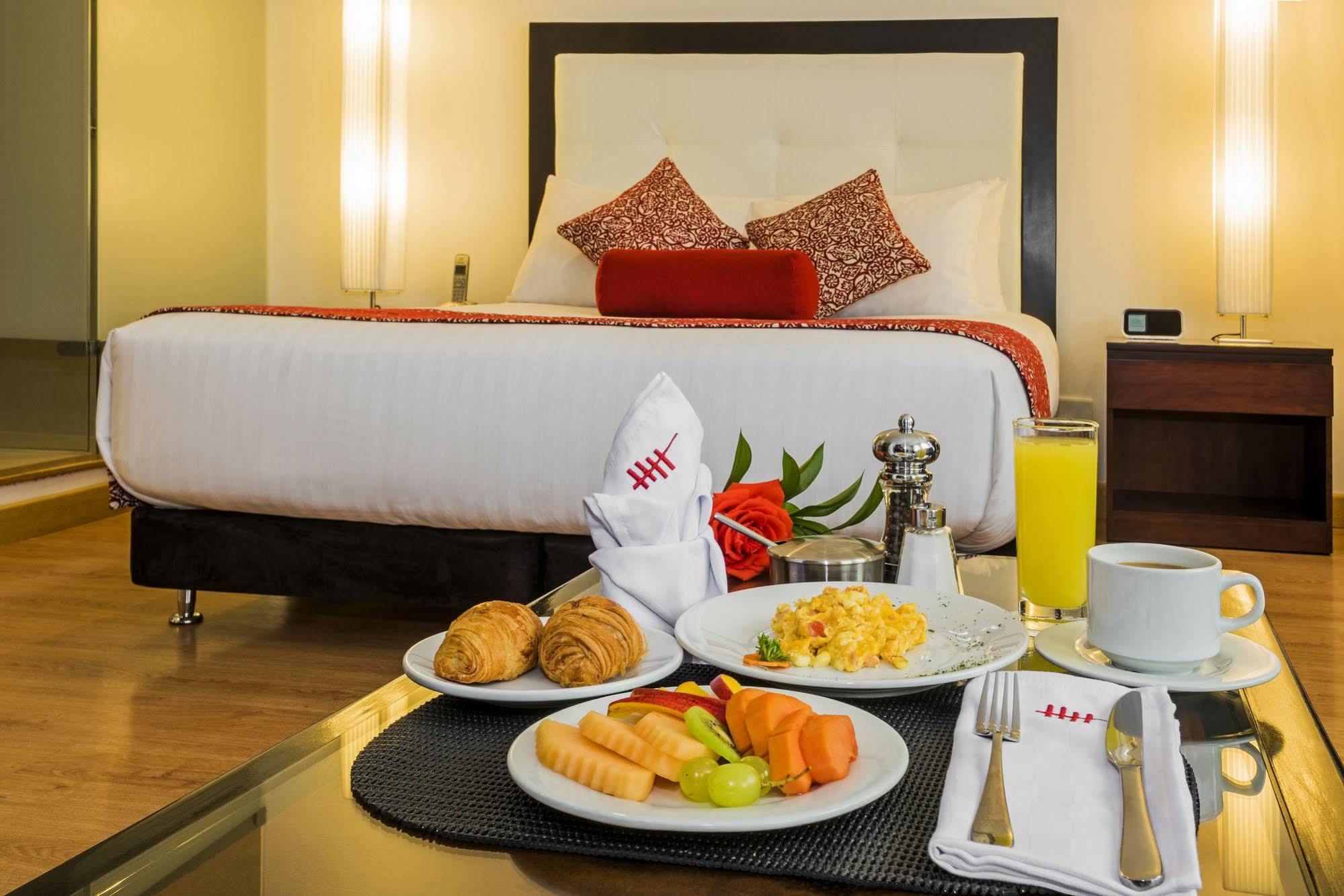 Hotel Hill House Usaquen Bogota Bagian luar foto